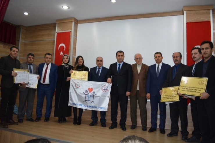 Hijyenik Okullar ‘Beyaz Bayrak’la Ödüllendirildi