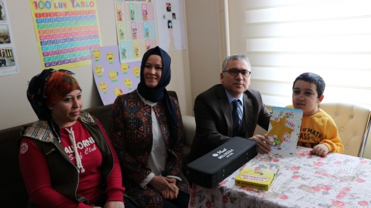 Evde Eğitim Alan Öğrenciler Karnelerini Aldı