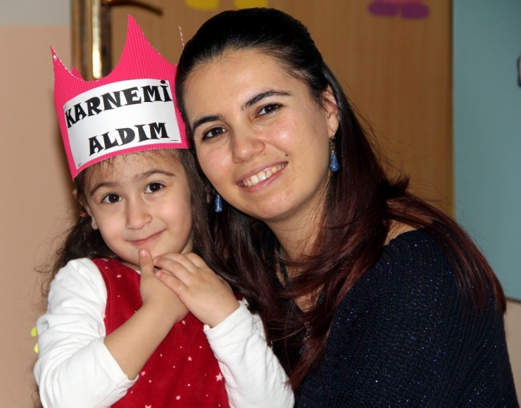 Nurten Öğretmen En İyi 10’a Adını Yazdırmak İçin Çalışıyor
