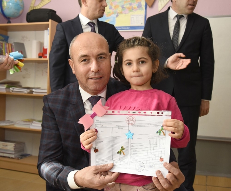 Başkan Togar, Öğrencilere Karne Dağıttı