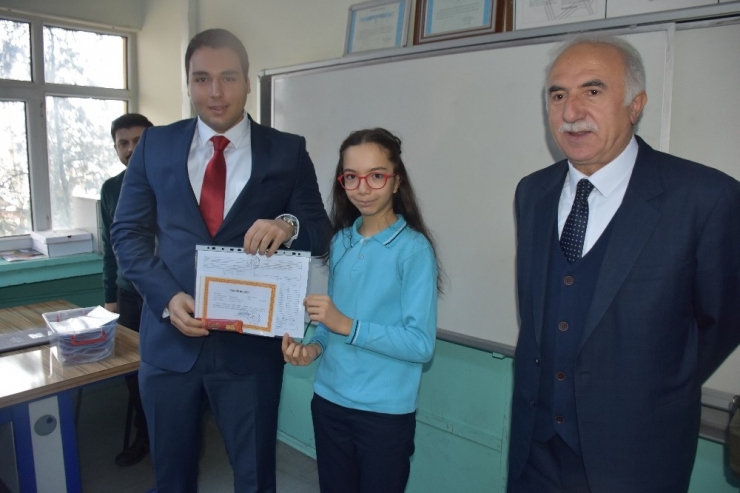 Reşadiye’de Öğrenciler Karne Heyecanı Yaşadı