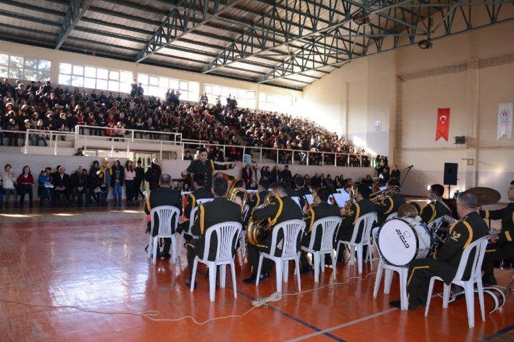 Askerden Liselilere Karne Konseri