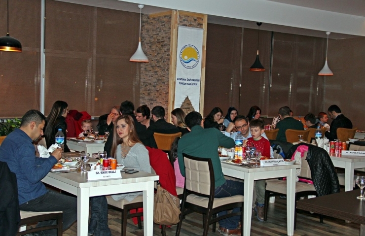 Kayakla Atlama Kıtalararası Kupa Yarışına Katılan Sporcuları Atatürk Üniversitesi Ağırladı