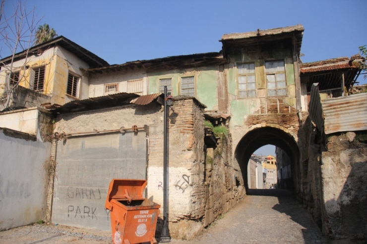 700 Yıllık Musa Balı Konağı Yıkılmak Üzere