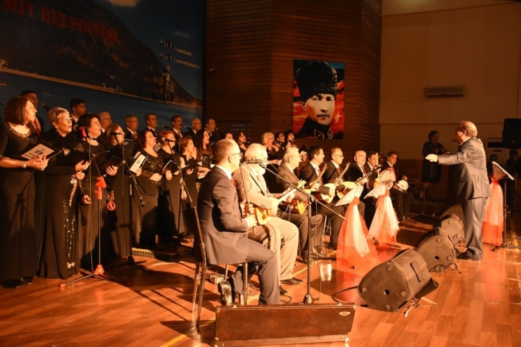 Aşık Mahzuni Şerif Edremit’te Anıldı