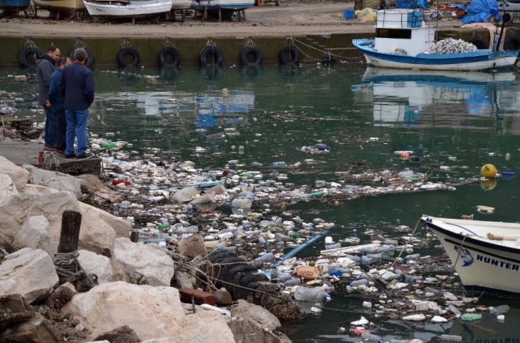 Fırtına Sahili Çöp Deposu Yaptı