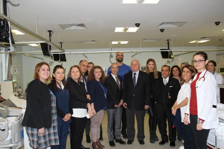 Maraton Koştular, Aldıkları Diyaliz Cihazlarını Bakırköy Dr. Sadi Konuk Eğitim Ve Araştırma Hastanesi’ne Bağışladılar