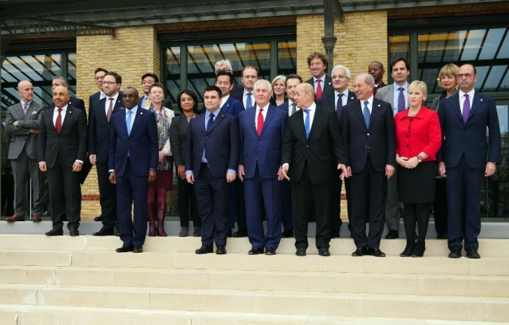 Paris’te Dışişleri Bakanları Aile Fotoğrafı Çektirdi