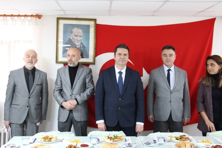 İl Sağlık Müdürlüğü Yeni Ekibi Basın Mensuplarıyla Bir Araya Geldi