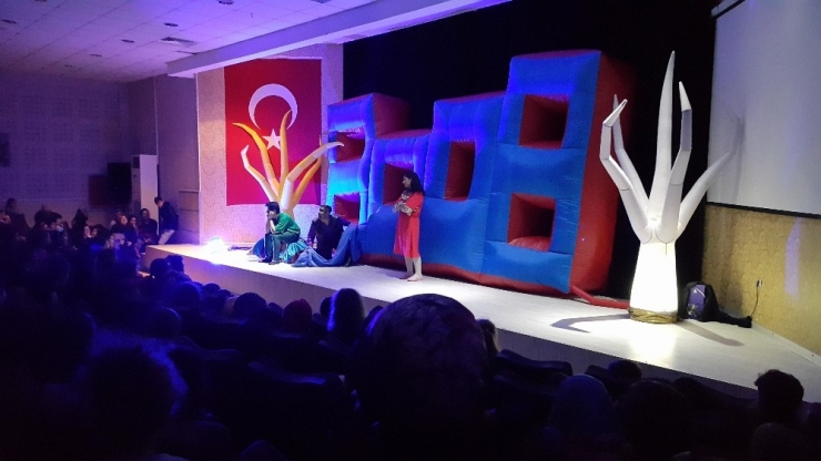 Kartepe’de ‘Ali Veli Maria’ Çocuk Tiyatrosu Düzenlendi