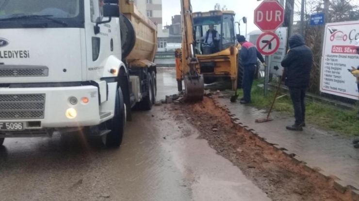 Körfez Belediyesi’nden Yarımca Sanayi Sitesi’nde Yol Genişletme Çalışması