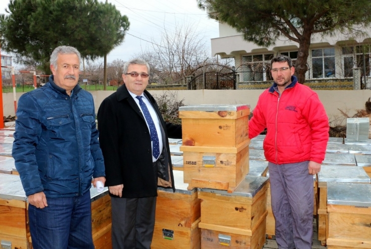 Marmaraereğlisi’nde Arıcılara Kovan Desteği