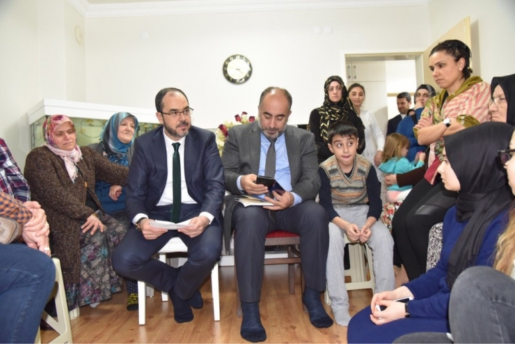 Başkan Ayaz, Vatandaşın Kapısını Çalmaya Devam Ediyor