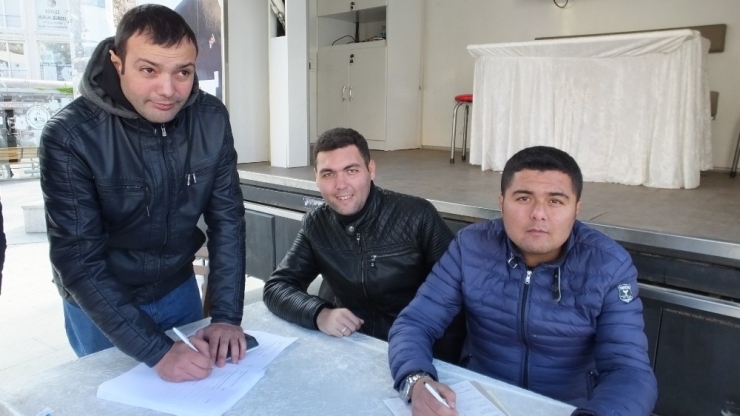 Burhaniye’de Ak Parti Üye Standına İlgi Büyük Oldu