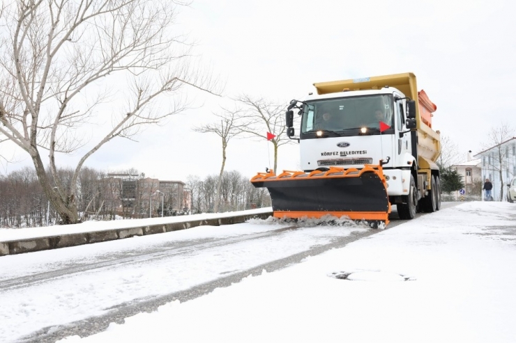 Körfez’de Ekipler Kar Mesaisindeydi