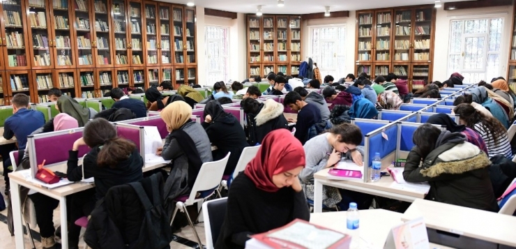 Kütüphanelerde Yarıyıl Yoğunluğu