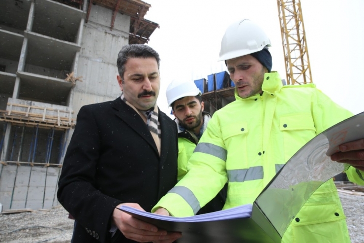 Durdurulan Toki Konutları İnşaatı Yeniden Başladı