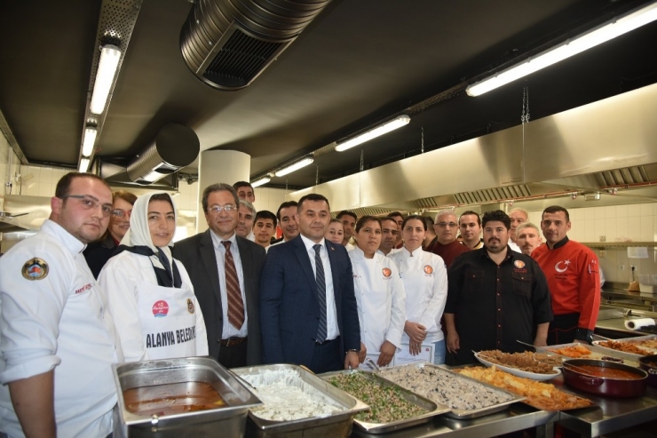 Alanya Belediyesi’nden, " Bir Elde Sen Uzat’ Projesine Destek