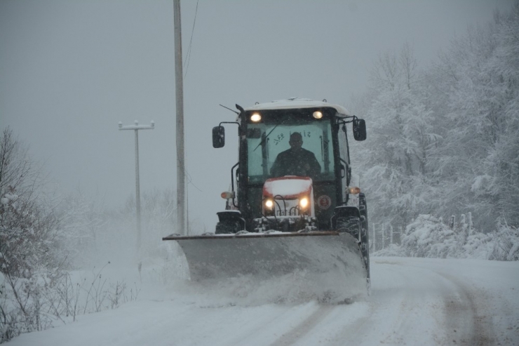 Kartepe’de Karla Mücadele Çalışmaları Sürüyor