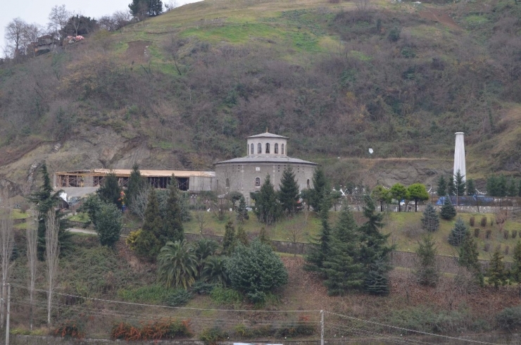 Trabzon’da Tarihi Cephanelik Binasının Yanına Yapılan İnşaata Tepki