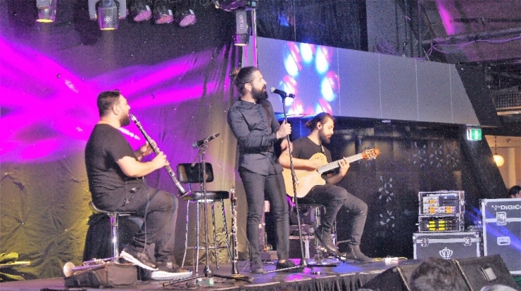 Avustralya’da Türkler, Koray Avcı İle Coştu