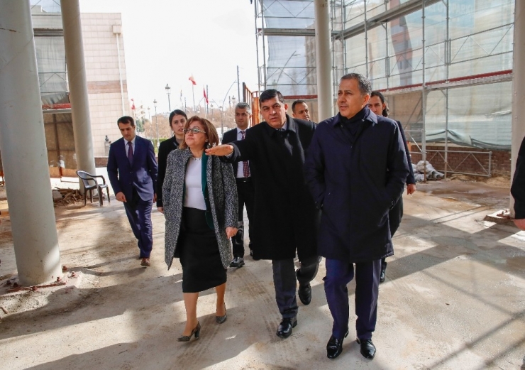 Vali Yerlikaya Ve Başkan Şahin Şehitkamil Sanat Merkezini Gezdi