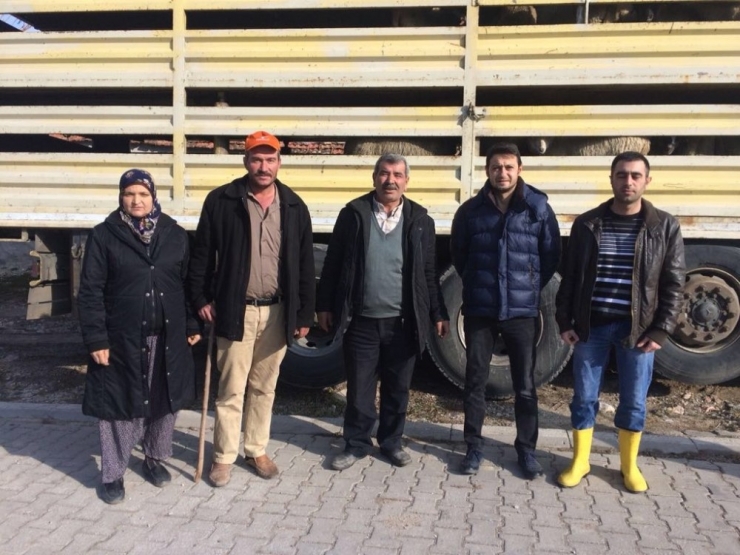 Seyitgazi’de 2 Kadın ’Genç Çiftçi Projesi’nden Yararlandı