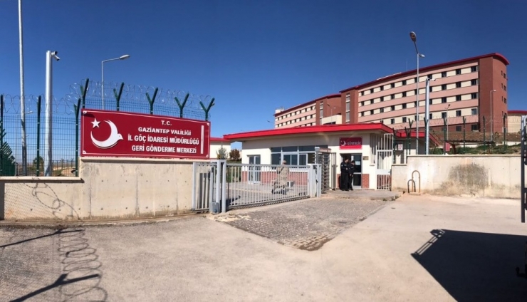 Bakan Soylu, Gaziantep’te İl Göç İdaresinde İncelemelerde Bulundu