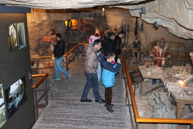 Savaş Müzesine Yoğun İlgi