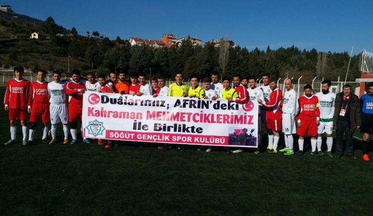 Simav’da Maç Öncesi Askerlere Pankartlı Destek