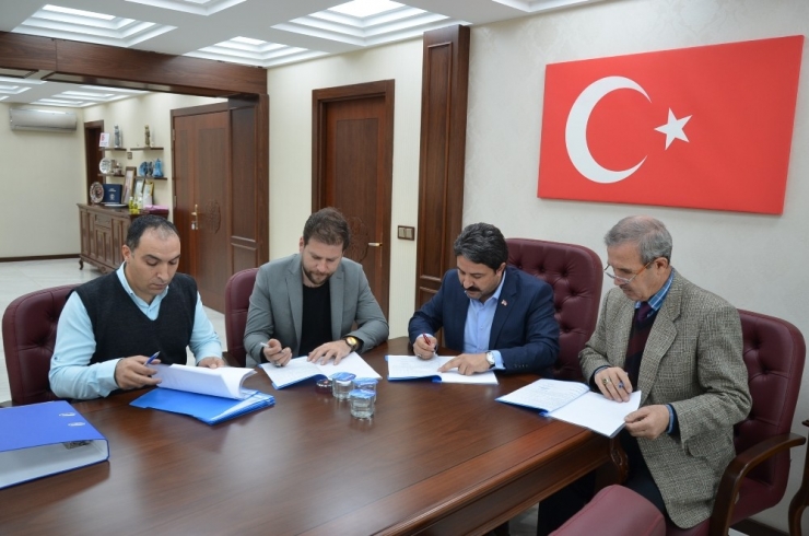 Seyitgazi Belediyesi İşçilerinde Sözleşme Sevinci