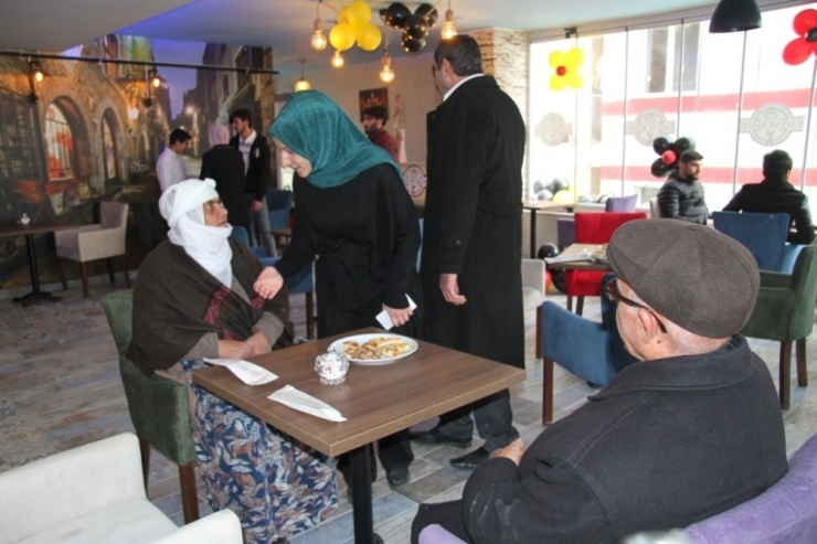 Başkan Berge’den Kafe Açılışı