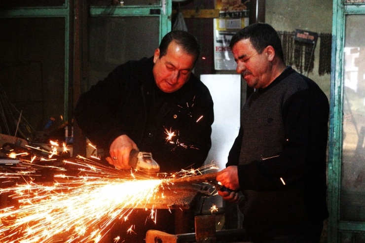 Vanlı Kardeşler 40 Yıldır Baba Mesleğini Sürdürüyor