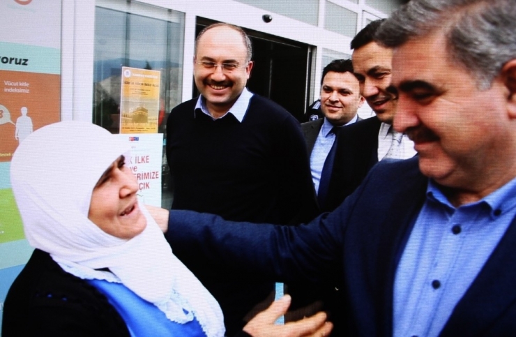 ‘Avşarlı Şair Teyze’ Şiirleriyle Duygulandırdı