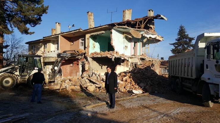 Başkan Yalçın Yıkım Çalışmalarını Yerinde İnceledi