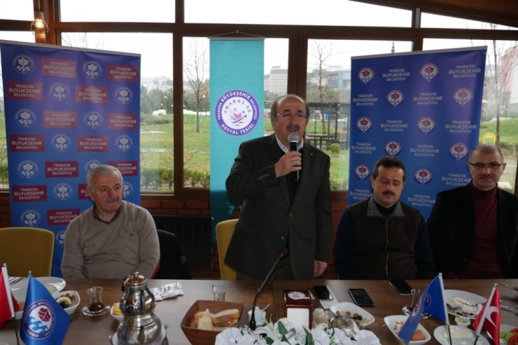 Başkan Gümrükçüoğlu, Çalışma Arkadaşlarıyla Bir Araya Geldi