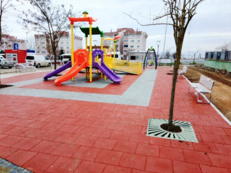 İzmit Belediyesi Ayazma’da Park Yaptı