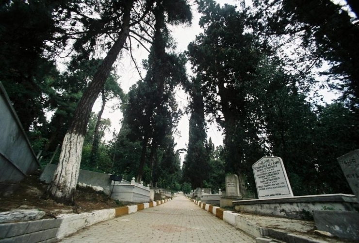 Bağçeşme Mezarlığı Taş Duvarları Yenileniyor