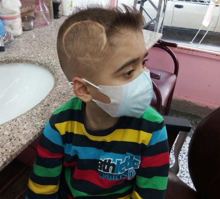 Ölümcül Hastalığa Yakalanan Çocuk Kafasında Ay Ve Yıldız Taşıyor