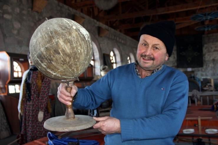 Bal Kabağından Yapılan Dünya Küresi Bulundu