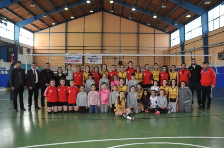 Yıldız Kızlardan Kritik Galibiyet