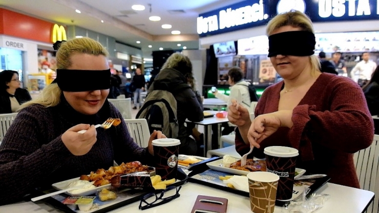 Göremeden Yaşamayı Deneyimlediler