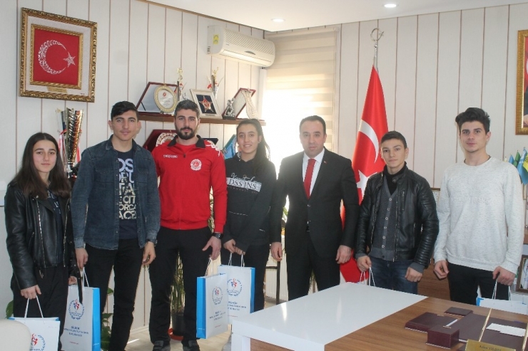 Başarılı Kick Bokscular Ödüllendirildi