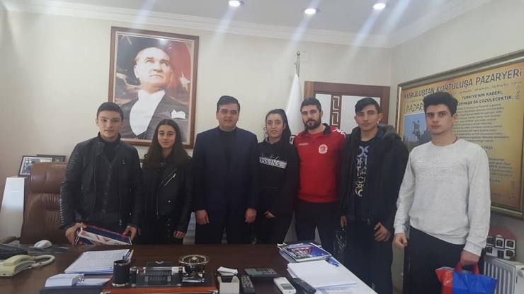 Başkan Yalçın Başarılı Sporcuları Ödüllendirdi