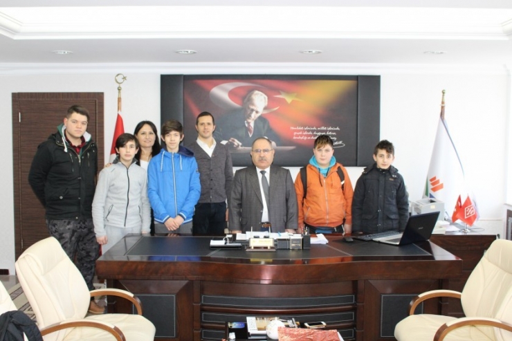 Bisiklet Turuna Katılan Öğrencilerden İl Müdürü Bolat’a Ziyaret