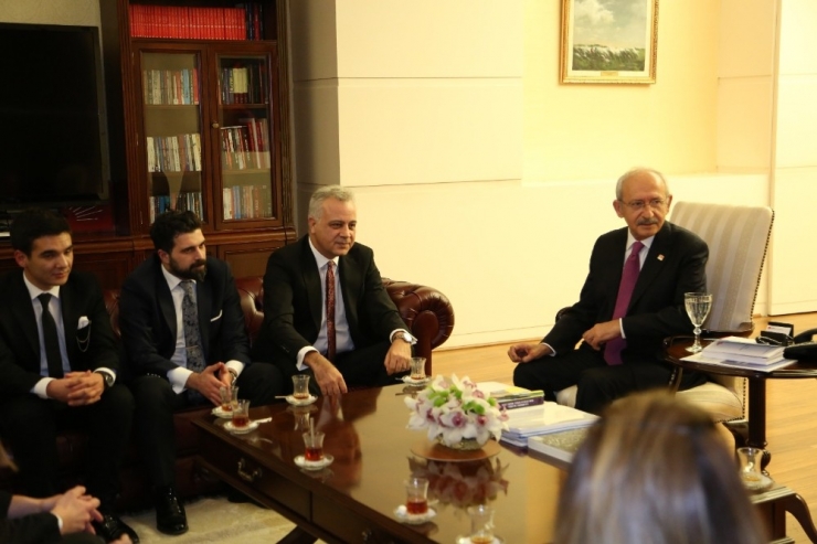 Kılıçdaroğlu, Hukuk Akademi Derneği Heyetini Kabul Etti