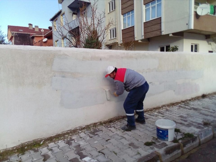 Körfez’de Duvar Yazıları Temizlendi