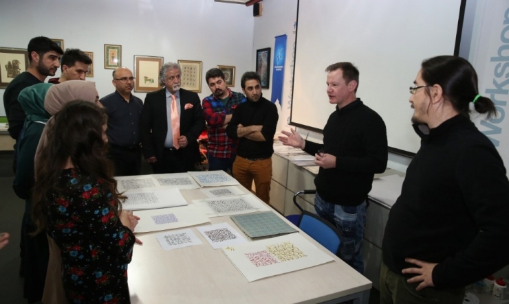 Ünlü Kaligraf Denis Brown: “Usta Değilim, Hala Öğreniyorum”