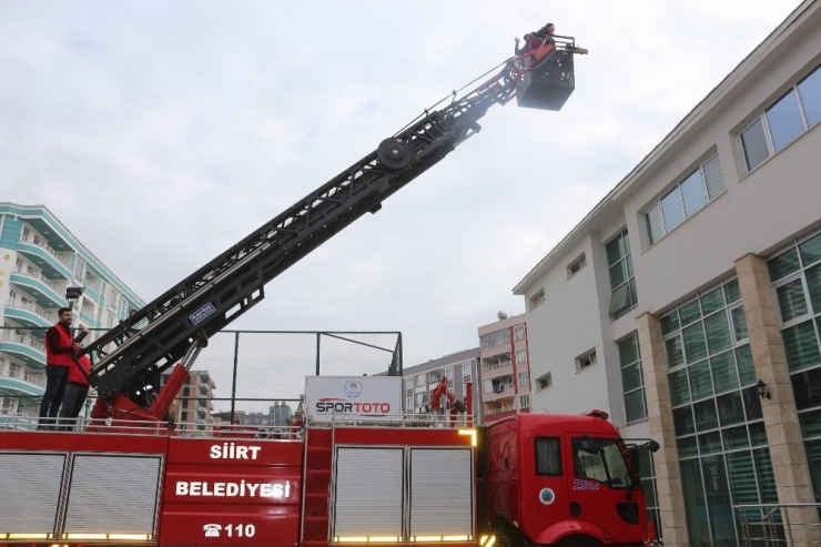 Engellilere Yangın Tatbikatı Düzenlendi