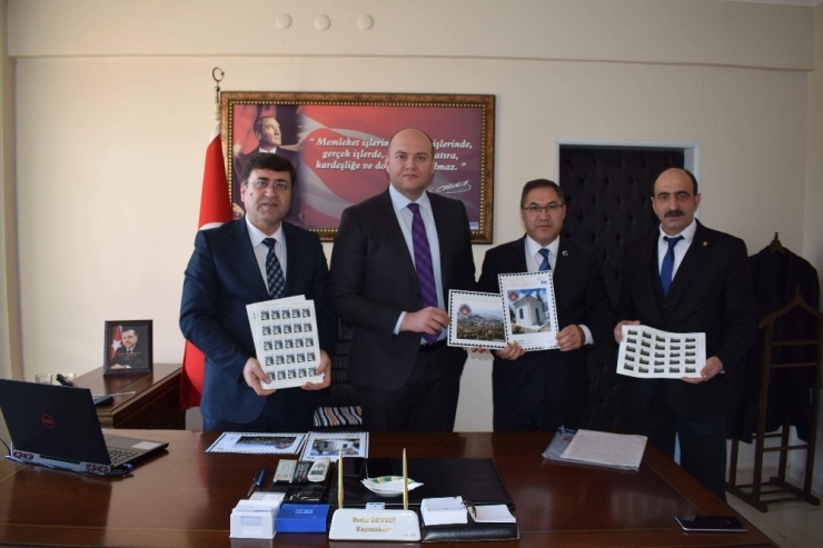 İnhisar İlçesinin Tanıtımı İçin Bastırılan Kişisel Pullar Teslim Edildi
